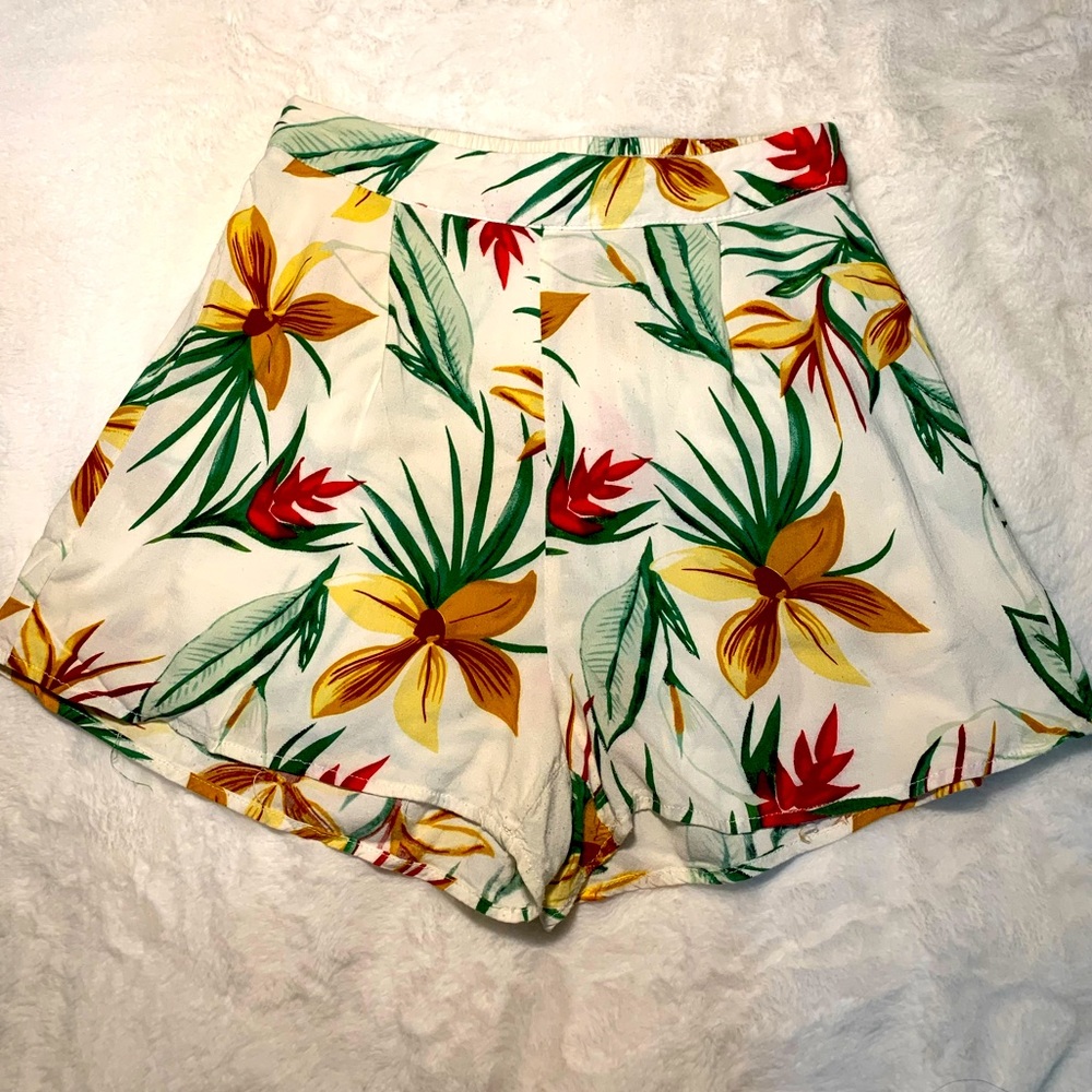 Tropical flowers high waisted short.